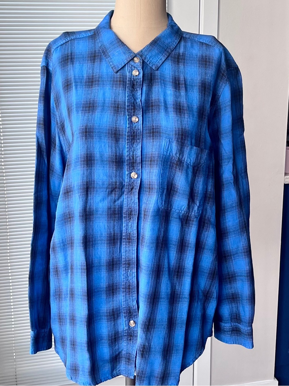 American Eagle Outfitters Blue & Black Plaid Women’s Boyfriend  b Shir